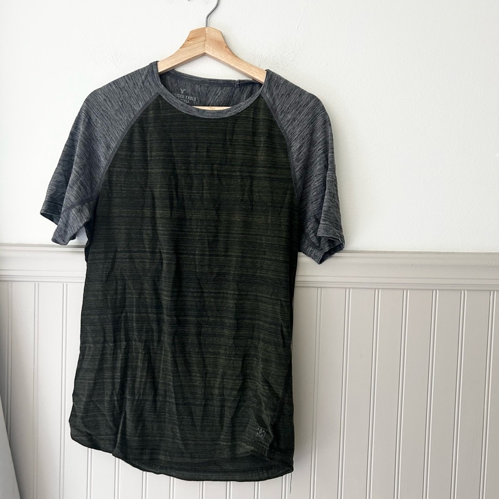 American Eagle Outfitters Active Flex Mens XS Green and Gray Short Sleeve Tee